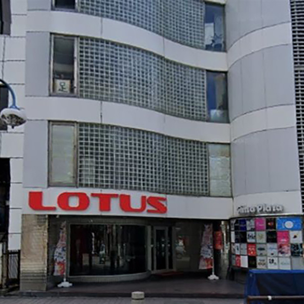 ちょっとお洒落な熊本下通店の外観(1)